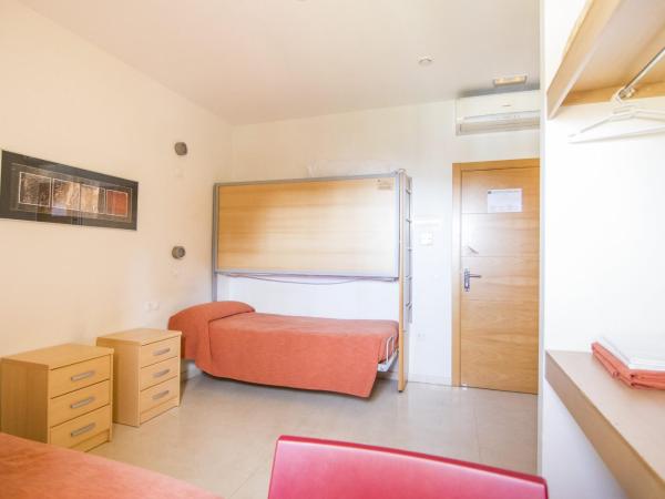 Albergue Inturjoven Marbella : photo 8 de la chambre lit simple en dortoir