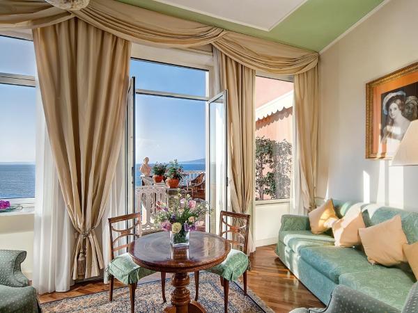 Grand Hotel Excelsior Vittoria : photo 6 de la chambre suite junior de luxe - vue sur mer 