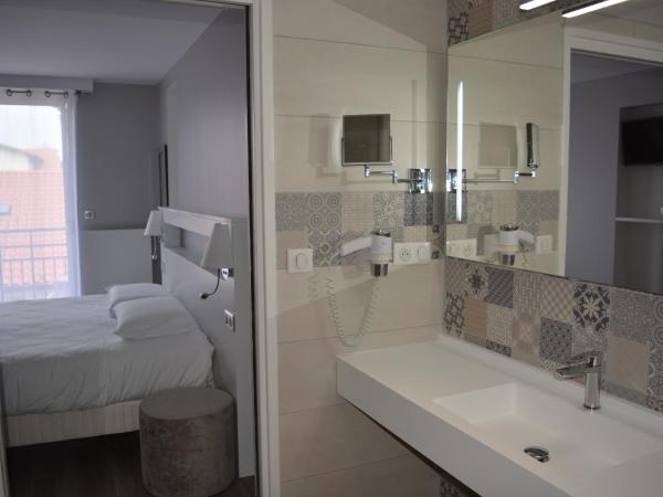 Hôtel Valencia : photo 5 de la chambre chambre double ou lits jumeaux - vue latérale sur mer