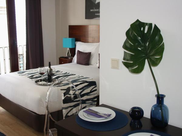 Nations Porto - Studios & Suites : photo 1 de la chambre studio avec balcon