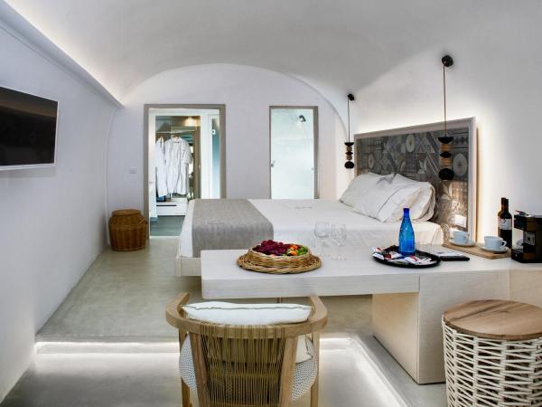 Aperto Suites - Adults Only : photo 1 de la chambre suite troglodyte avec jacuzzi intérieur 