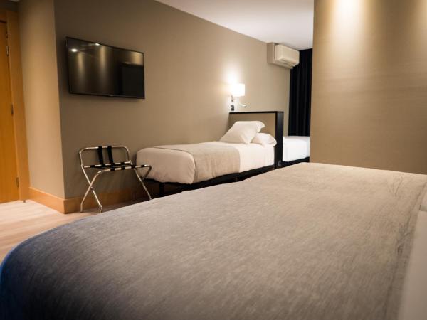 Hotel Plaza : photo 9 de la chambre chambre familiale