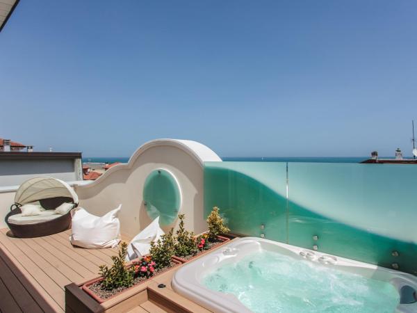 Princier Fine Resort & SPA : photo 3 de la chambre suite lit queen-size avec jacuzzi - vue sur mer