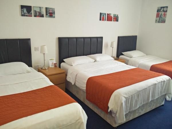 Adria Hotel : photo 3 de la chambre chambre familiale avec salle de bains privative