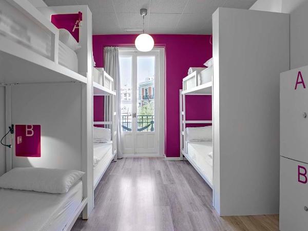 Safestay Madrid Central : photo 8 de la chambre lit dans dortoir femmes de 6 lits avec salle de bains commune