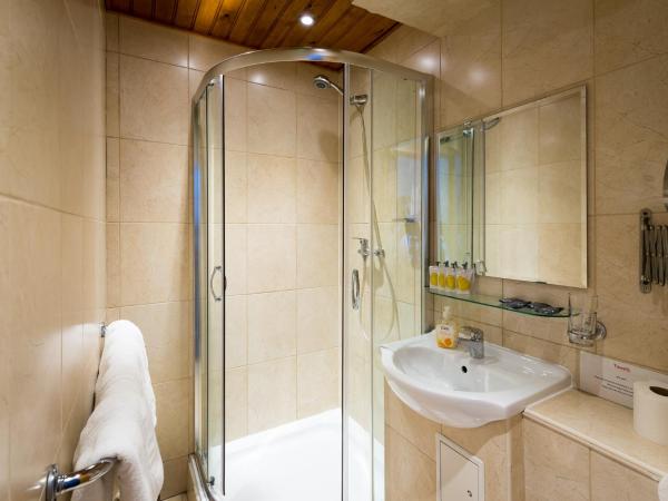 Adria Hotel : photo 2 de la chambre chambre familiale avec salle de bains privative