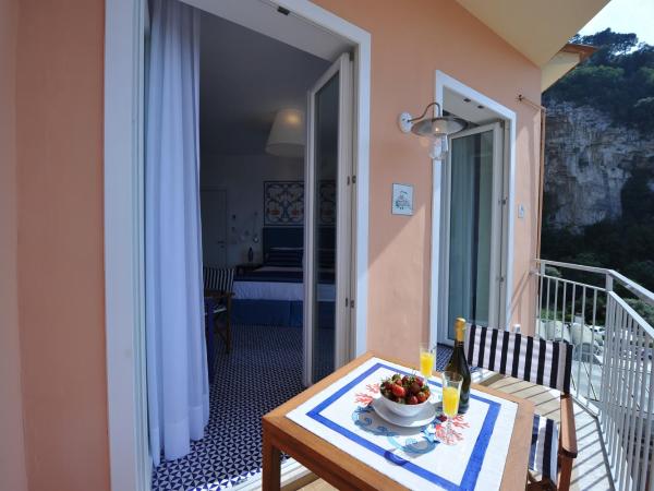 Maison Lauren : photo 5 de la chambre chambre double ou lits jumeaux deluxe - vue sur mer