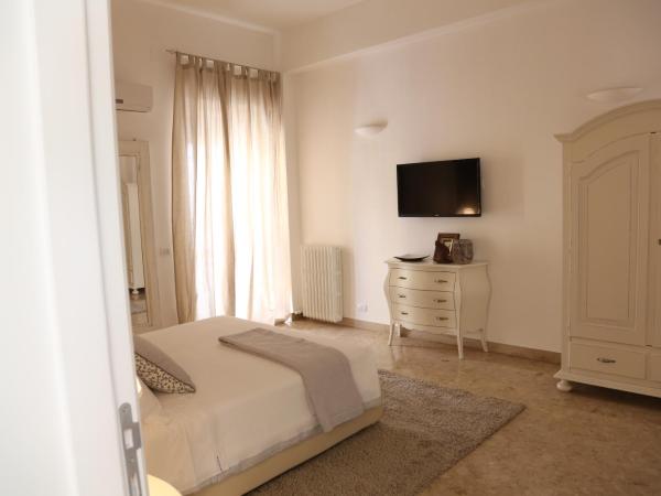 Dimi House : photo 2 de la chambre chambre double avec balcon