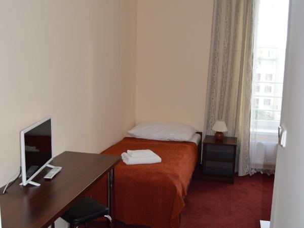 HOTEL ARÉNA : photo 5 de la chambre chambre simple avec salle de bains 