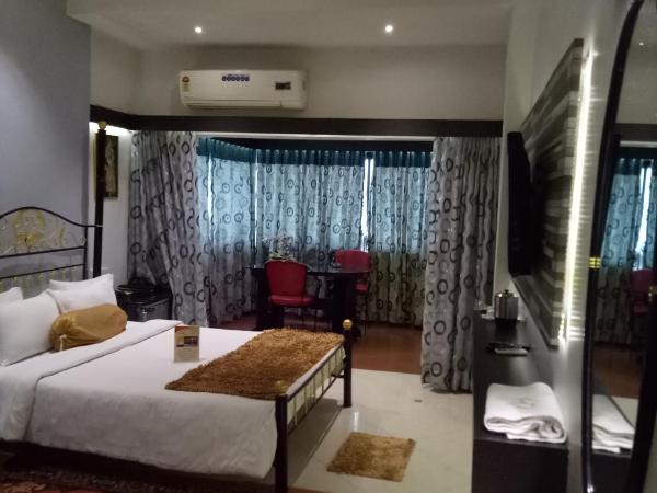 Prithvi Hotels : photo 5 de la chambre chambre lit king-size avec balcon