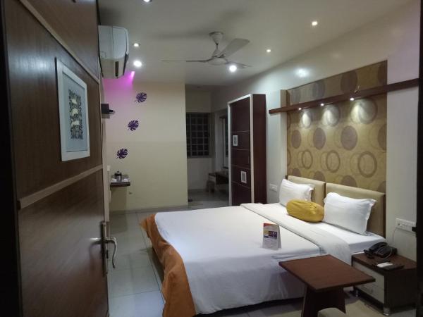 Hotel Kalinga Lake View : photo 9 de la chambre chambre lit queen-size 