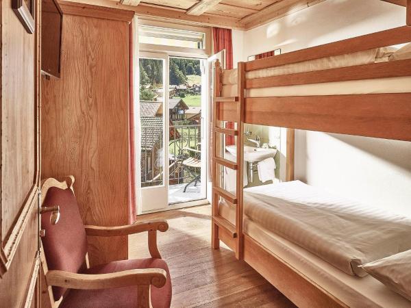 Hotel Schönegg : photo 2 de la chambre chambre familiale supérieure avec balcon - vue sur montagne