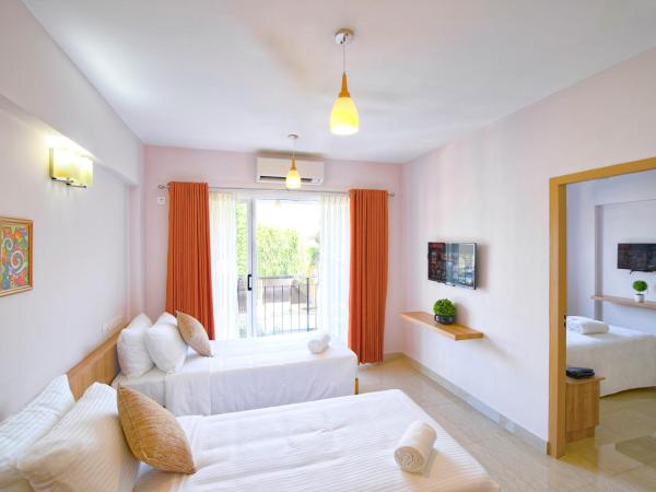 Sidra Pristine Hotel and Portico Halls : photo 4 de la chambre chambre familiale avec balcon