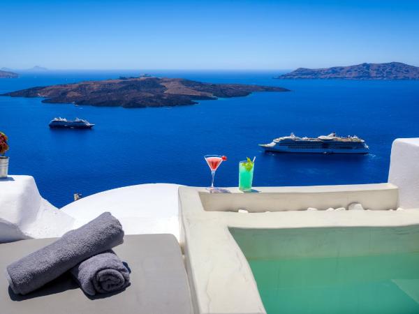 Modernity Suites : photo 1 de la chambre junior suite with a private jacuzzi & caldera view