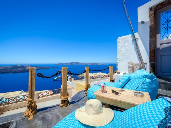 Modernity Suites : photo 2 de la chambre superior suite with a private jacuzzi & caldera view