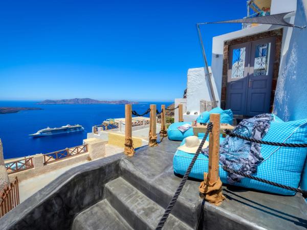 Modernity Suites : photo 3 de la chambre superior suite with a private jacuzzi & caldera view