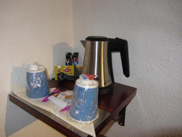 Kyriad Nîmes Ouest A9 : photo 1 de la chambre chambre double supérieure