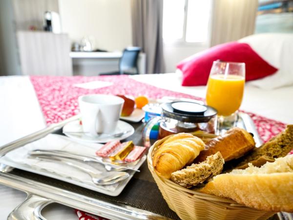 Hôtel Saphir Lyon : photo 8 de la chambre suite junior lit king-size avec canapé-lit