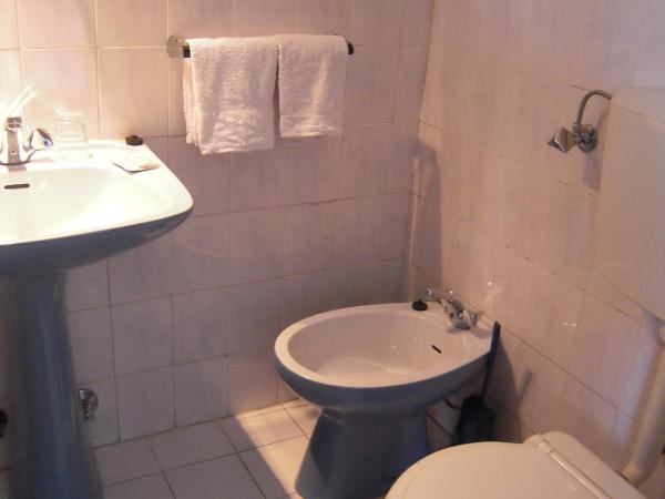 Guesthouse Lusa Atenas : photo 3 de la chambre chambre triple Économique