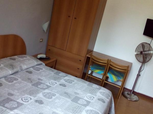 Hotel Tirreno : photo 3 de la chambre chambre double