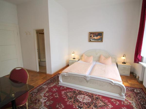 Hotel Zu den Linden : photo 3 de la chambre chambre triple basique
