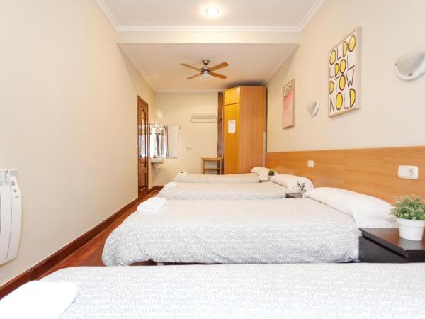 Pensión Goiko : photo 2 de la chambre chambre quadruple avec salle de bains commune