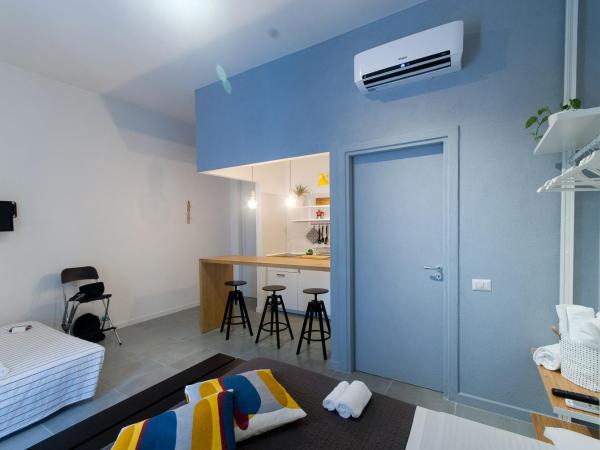 Capofortuna B&B Salerno Centro : photo 2 de la chambre chambre lit king-size - vue sur mer