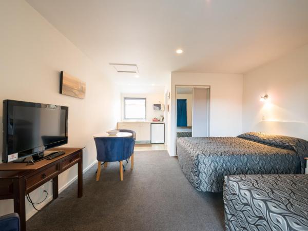 Annabelle Court Motel : photo 1 de la chambre triple room with queen and single beds