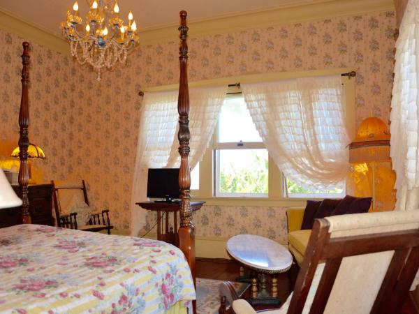 Manoa Valley Inn : photo 1 de la chambre chambre double avec salle de bains privative