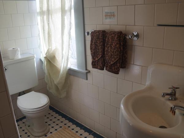 Manoa Valley Inn : photo 1 de la chambre chambre double avec salle de bains privative