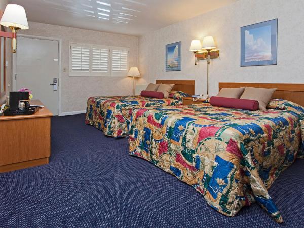 Town House Motel : photo 7 de la chambre chambre avec 2 lits doubles