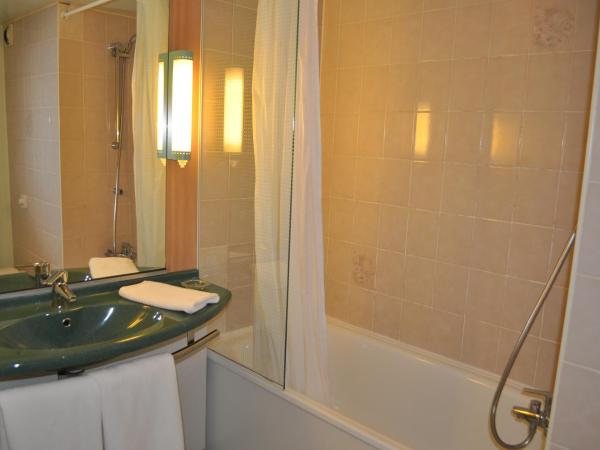 ibis Belfort Danjoutin : photo 5 de la chambre chambre standard avec 1 lit double et 1 lit simple
