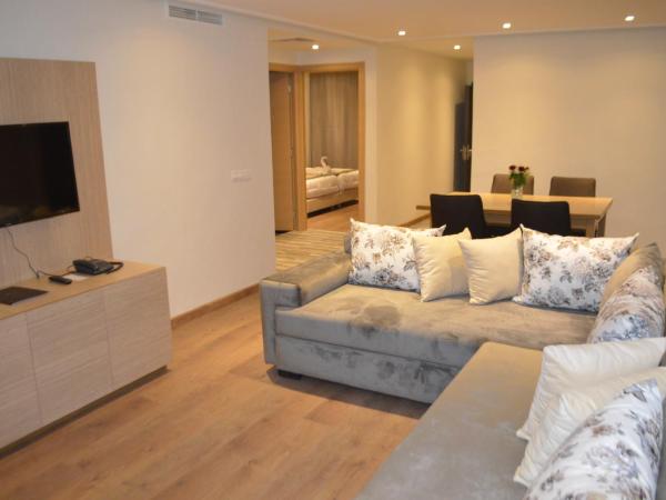 Anezi Tower Hotel : photo 2 de la chambre suite 3 chambres