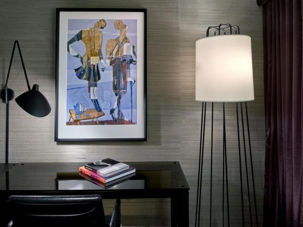 Revere Hotel Boston Common : photo 1 de la chambre chambre supérieure avec 2 lits queen-size