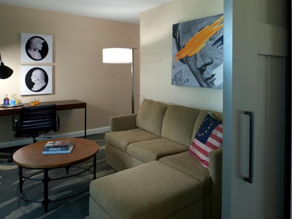 Revere Hotel Boston Common : photo 3 de la chambre suite 1 chambre avec lit king-size