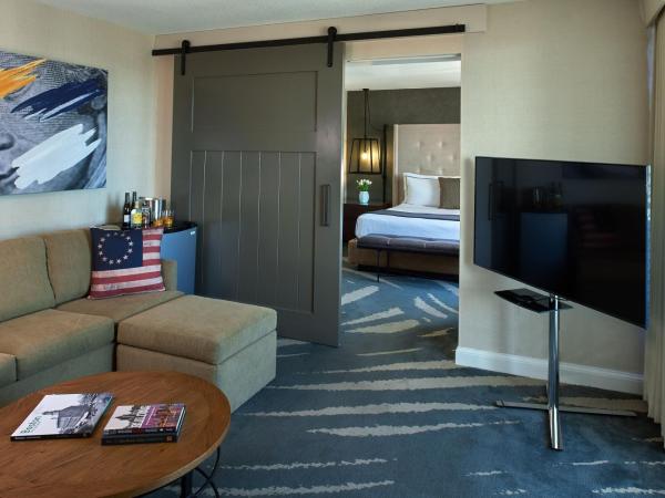 Revere Hotel Boston Common : photo 1 de la chambre suite 1 chambre avec lit king-size