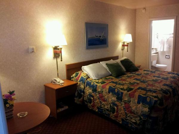 Town House Motel : photo 2 de la chambre chambre lit king-size