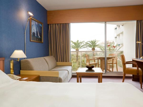 Hotel Cannes Montfleury : photo 2 de la chambre chambre familiale - côté jardin et piscine