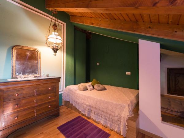 Quart de Lune B&B - Vintage Experience : photo 1 de la chambre petite chambre double