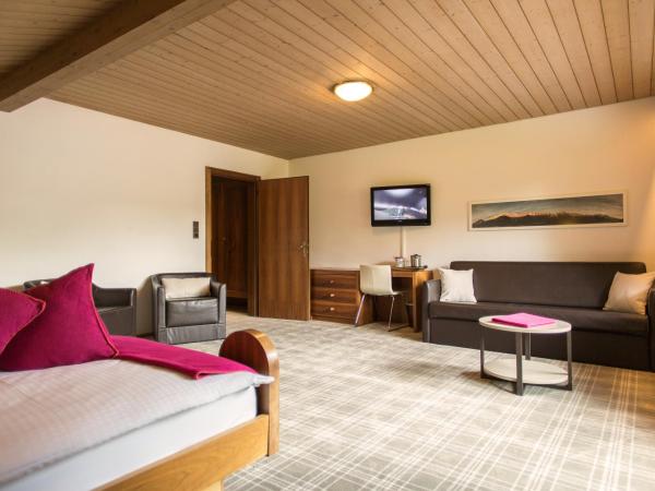 Hotel Garni Römerhof : photo 1 de la chambre chambre quadruple avec balcon