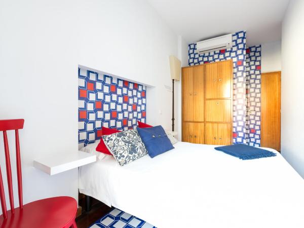 Pensao O Laranjeira : photo 2 de la chambre chambre double Économique avec balcon