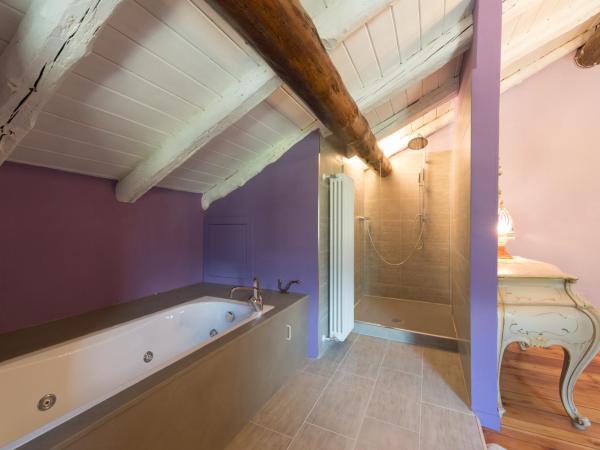 Quart de Lune B&B - Vintage Experience : photo 3 de la chambre suite avec baignoire spa