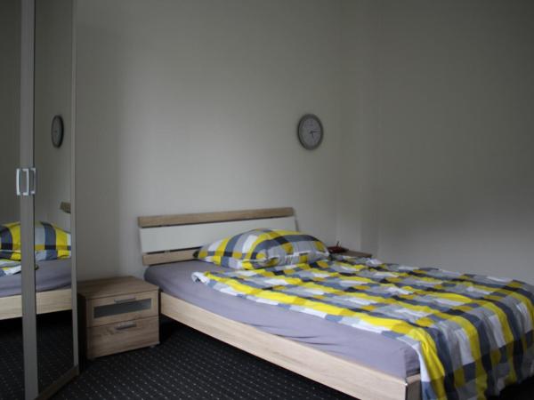 Pension Isabel No2 : photo 1 de la chambre chambre double avec salle de bains commune