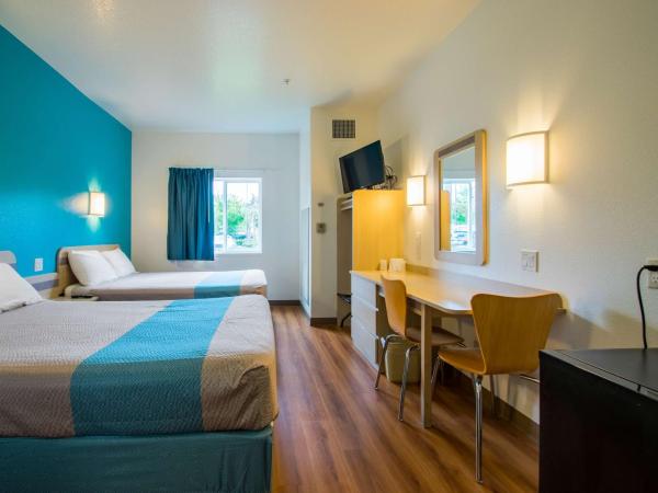 Motel 6-Portland, OR - I-5 : photo 5 de la chambre chambre 2 lits queen-size - non-fumeurs