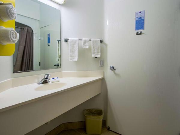 Motel 6-Portland, OR - I-5 : photo 4 de la chambre chambre lit queen-size - non-fumeurs