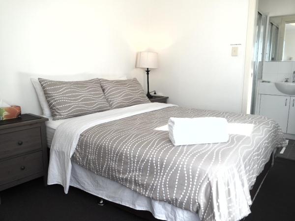 Cityview Studio Accommodation : photo 7 de la chambre studio lit queen-size de luxe 