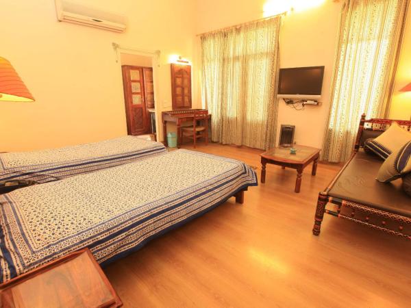 Hotel Arya Niwas : photo 9 de la chambre chambre quadruple de luxe