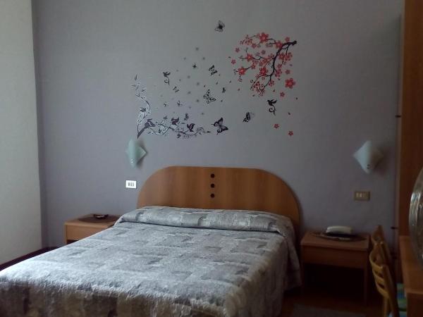 Hotel Tirreno : photo 2 de la chambre chambre double