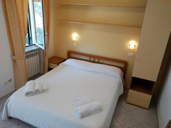 Residence Giardino del Sole : photo 2 de la chambre chambre double avec balcon - vue sur mer