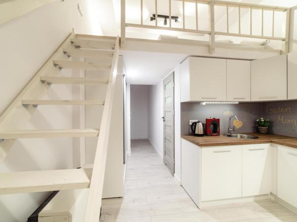 2 Nights Apartments - great location, right next to Main Rail and Bus Station, 10 min to Main Square by foot : photo 5 de la chambre appartement en duplex